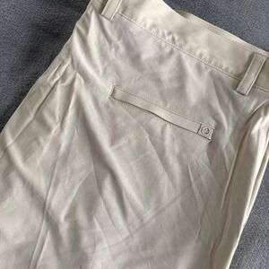 Peter Millar Men's Performance Golf Shorts Size NWT Beige‎ Flat Front Size 40